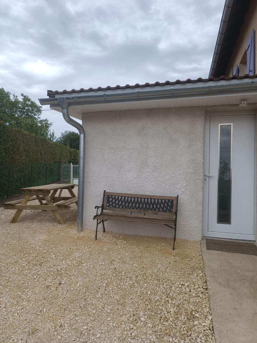 Le Petit Cocon Apartment Montbozon Bagian luar foto